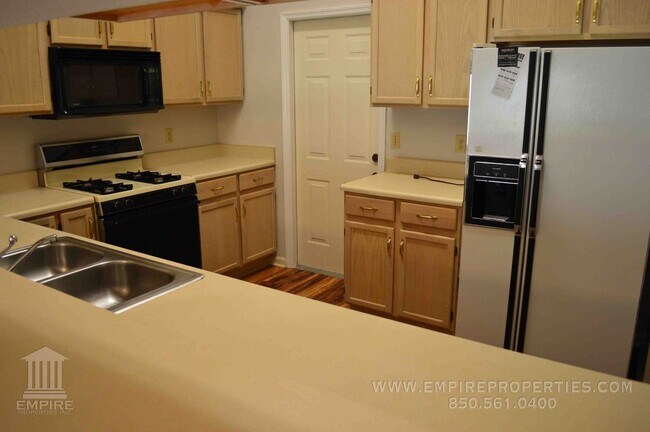 Foto del edificio - Beautiful townhome nestled in Killearn Acres