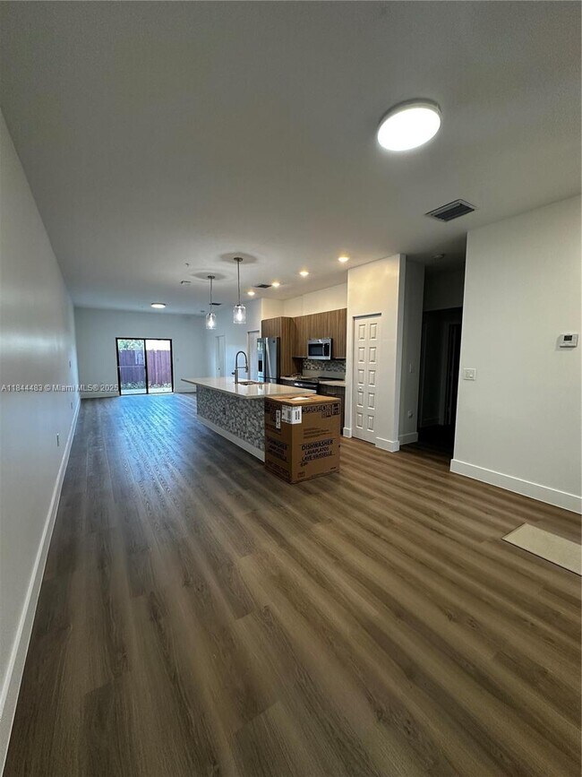 Foto del edificio - 7825 NW 104th Ave