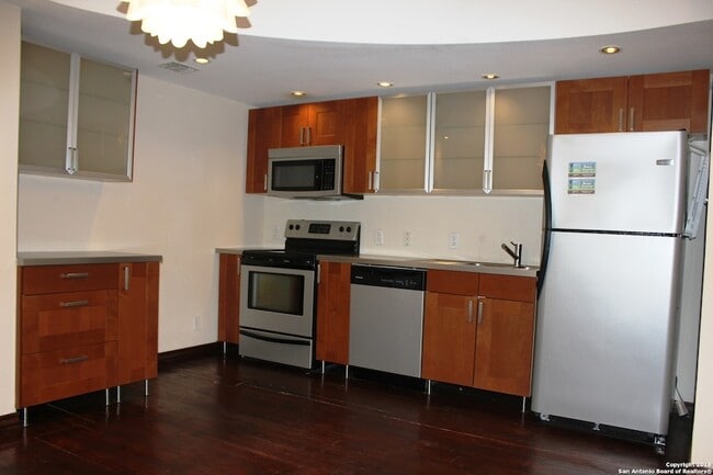 Foto del edificio - 810 E Ashby Pl