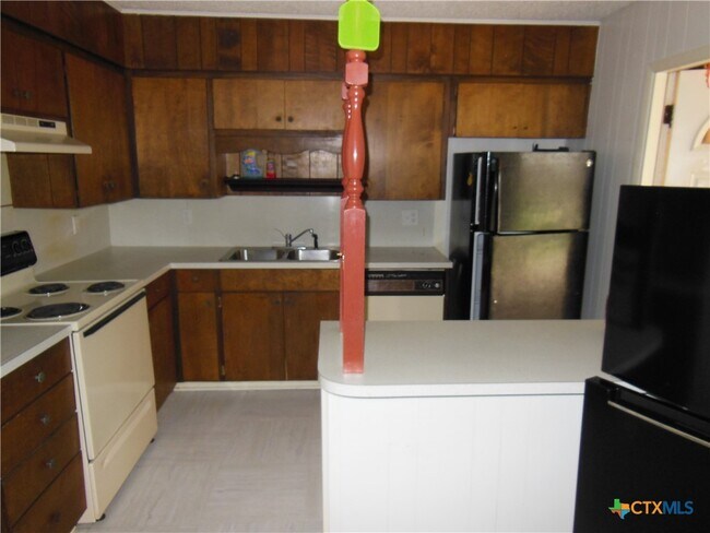 Building Photo - 921 Eikel St