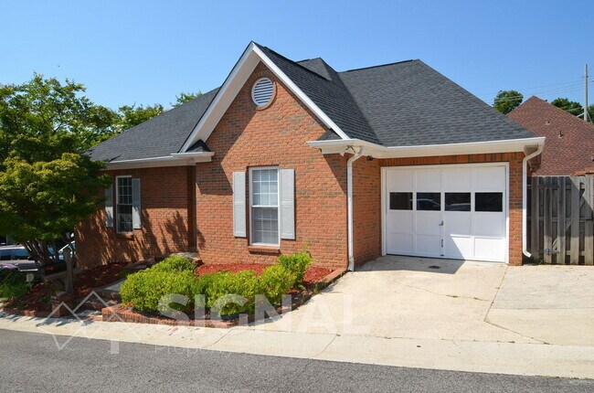 Foto del edificio - 2825 7 Oaks Cir