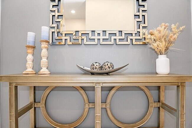 Building Photo - 2011FMP  High End 9 Bedroom Villa with Poo...