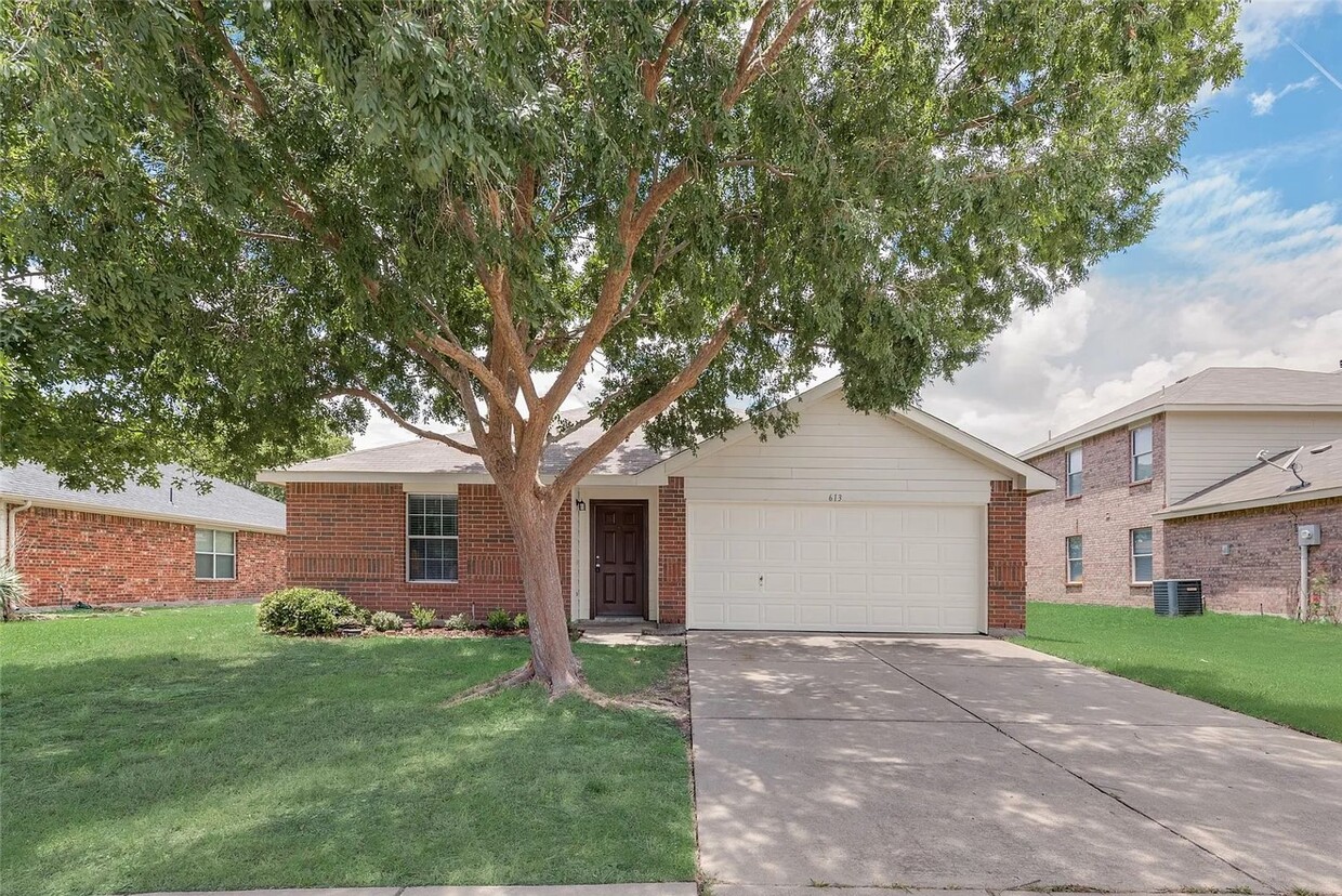 Foto principal - Charming 4-Bedroom Home in Royse City