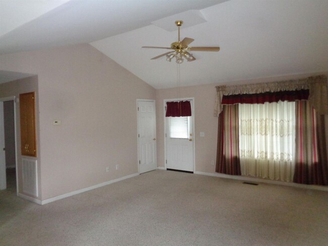 Foto del edificio - HOUSE FOR RENT Winchester, TN