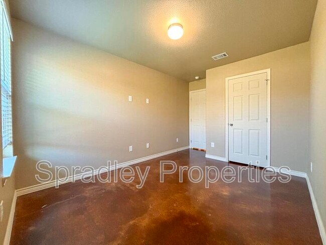 Building Photo - 1004 San Saba