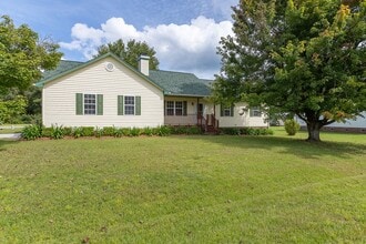 Building Photo - 400 Kant Pl