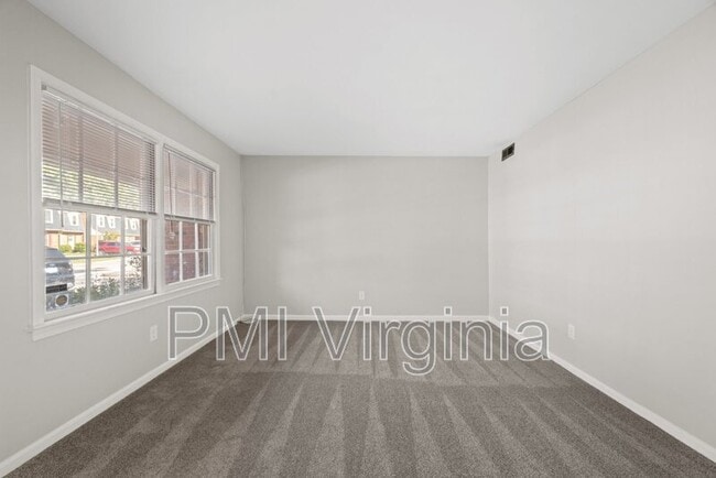 Building Photo - 200 Bailiff Ct