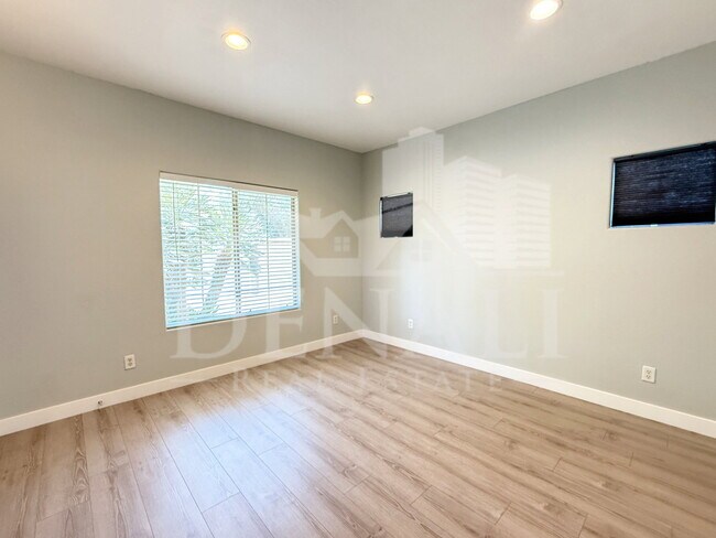 Building Photo - 3998 W Roundabout Cir