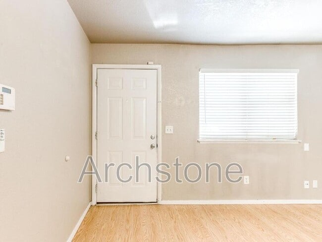 Building Photo - 501 S Santa Fe Dr