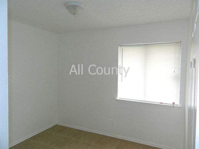 Building Photo - 8862 Meadow Trace St