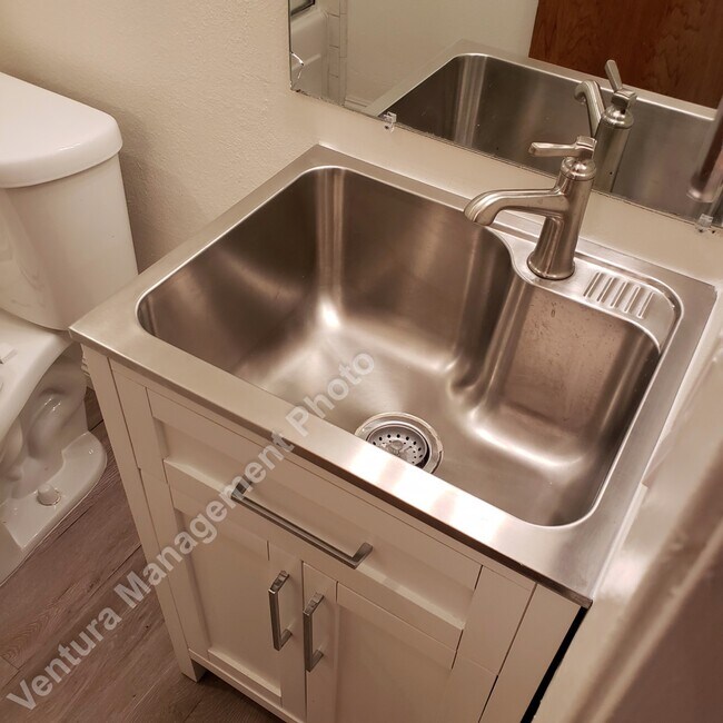 Building Photo - 636 Paseo Esmeralda