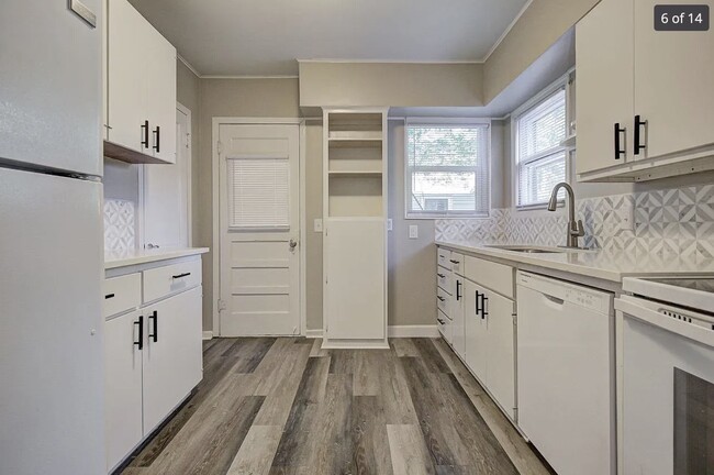 Building Photo - 1018 Sunset Ave