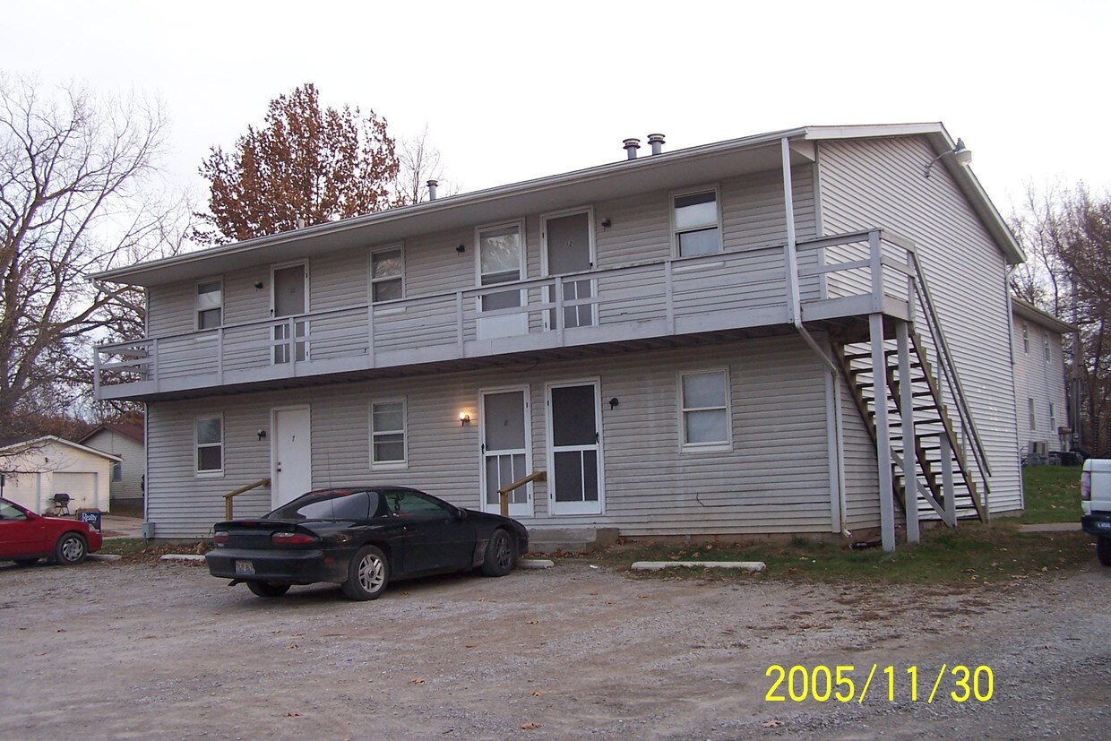 1013 N 5th St, Riverton, IL 62561 Apartments in Riverton, IL