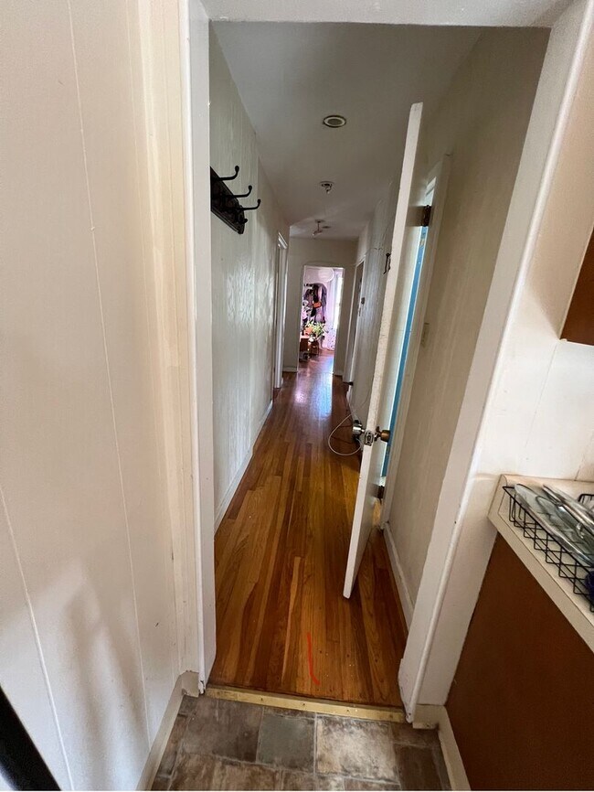 Foto del edificio - 28-30-30 Eustis St