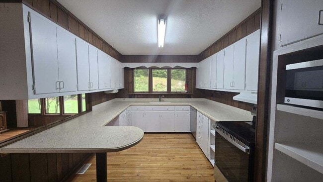 Photo - 3 Bedroom 2.5 bathroom home for rent