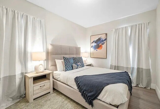 Foto del edificio - 626 E 10th St