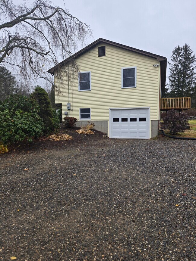 Foto del edificio - 48 River Rd