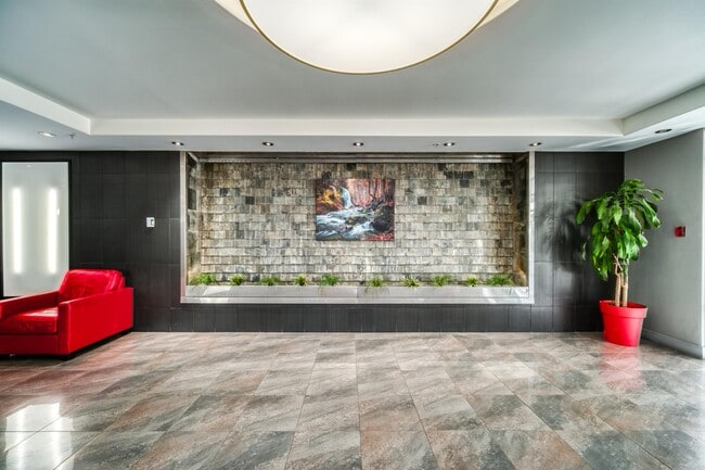 Photo du bâtiment - 333-333 Main Ave