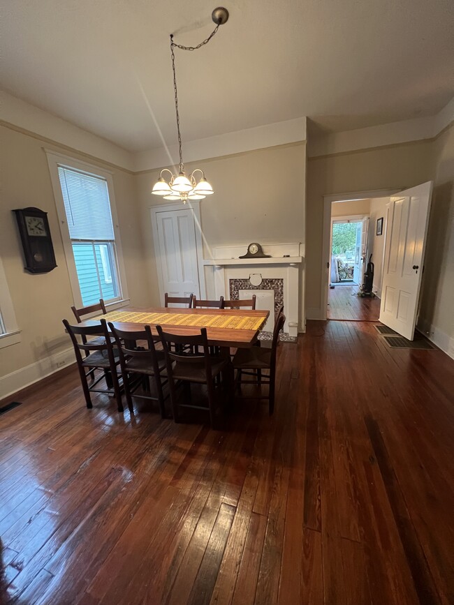 Dining room - 518 S 5th Ave