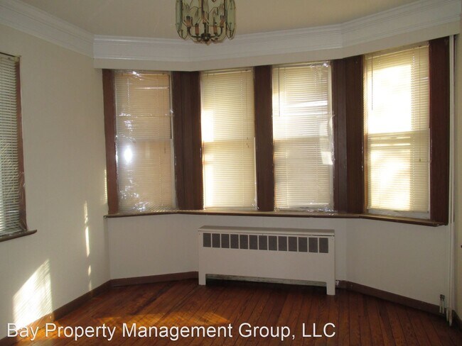 Building Photo - 2 br, 1.5 bath House - 120 W. Hilltop Road