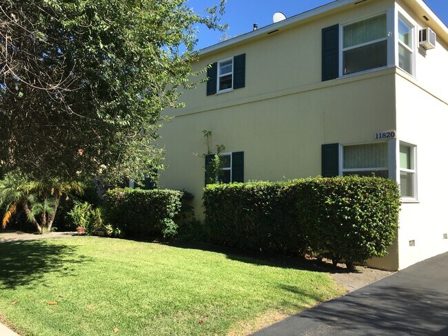 Building Photo - 11820 Magnolia Blvd