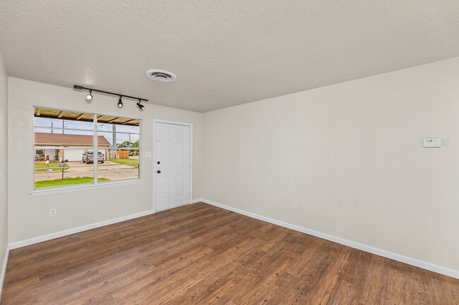 Foto del edificio - 4699 NW Ozmun Ave