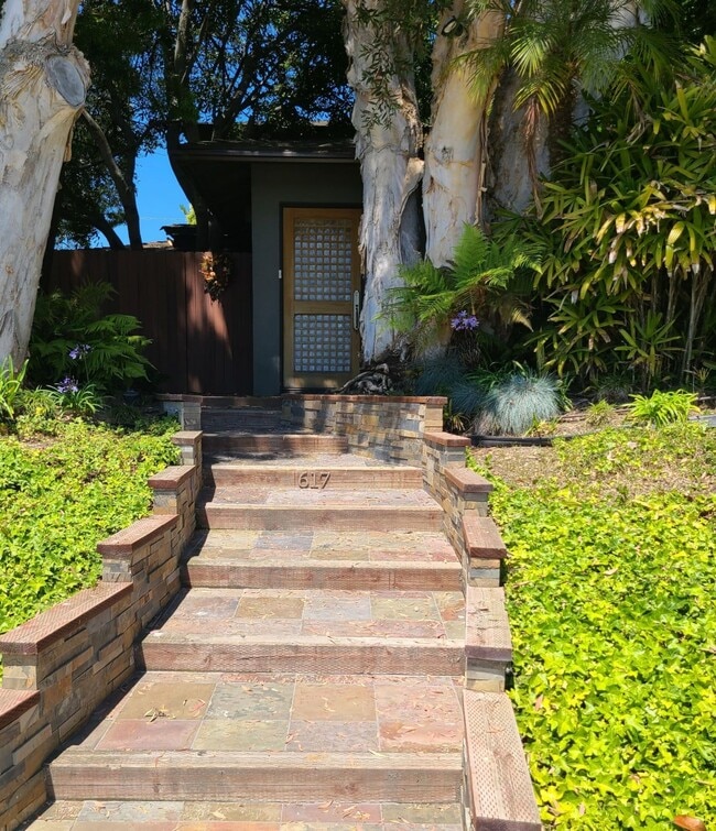 Building Photo - 617 Sierra St