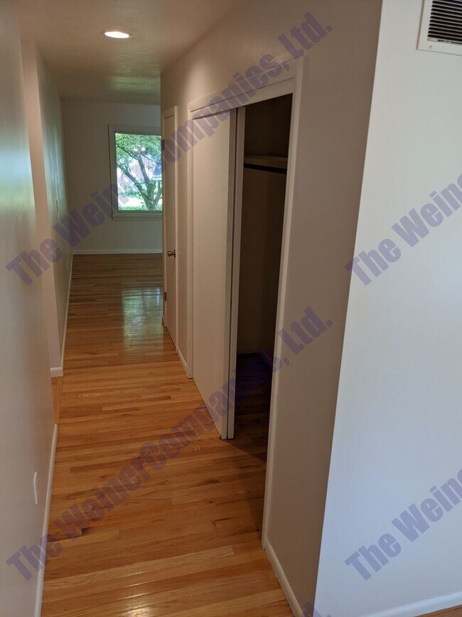 Foto del edificio - Available this August!