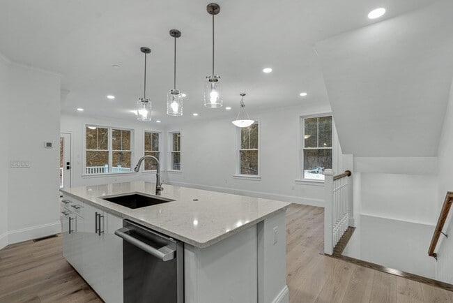 Foto del edificio - 19 Lily Pond Ln