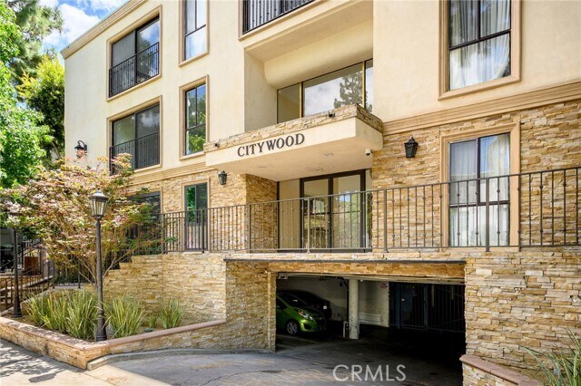 Foto del edificio - 15344 Weddington St
