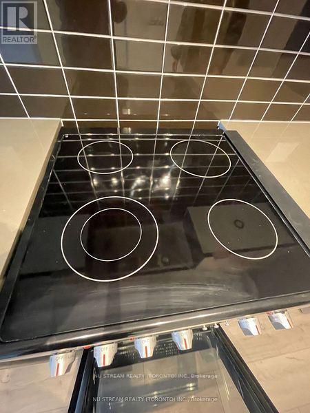 Building Photo - 395 Bloor St E