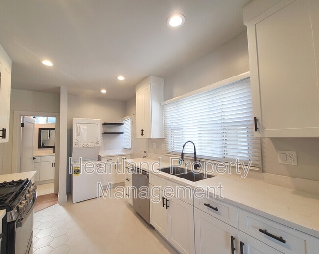 Building Photo - 2285 Fort Stockton Dr