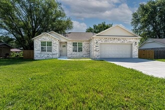 Building Photo - 190 Township Dr