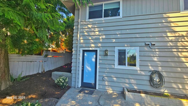 Building Photo - Modern 1 Bed, 1 Bath in Prime Roosevelt Lo...
