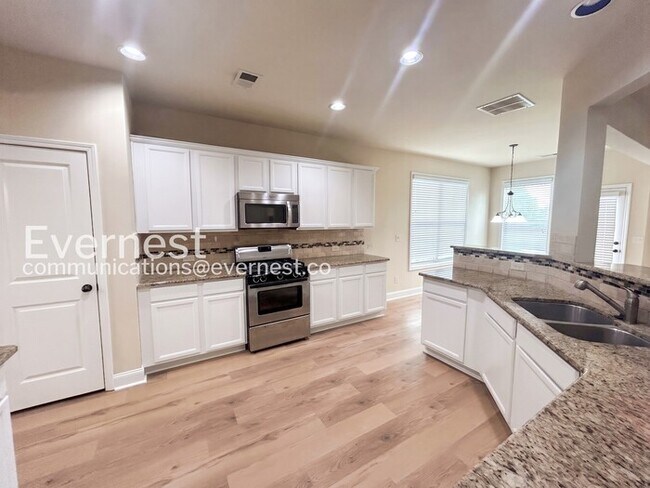 Foto del edificio - 4 Bed/2.5 Bath Home with Garage / Pet-Friendly / Coming Soon!