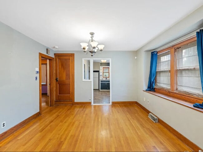 Building Photo - 423 Putnam Ave