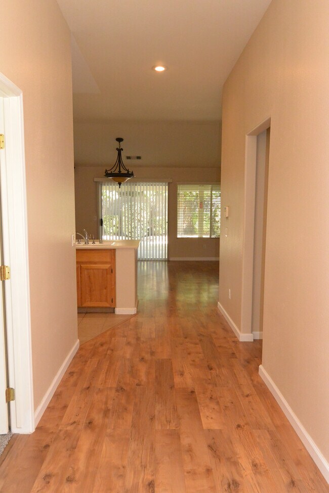 Foto del edificio - 3 bedroom 2 bathroom in the El Diamante sc...