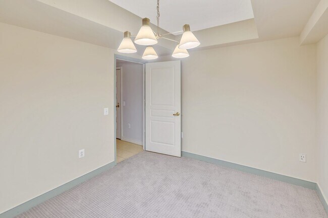 Foto del edificio - Queen room in 2-bed/1.0-bath Home