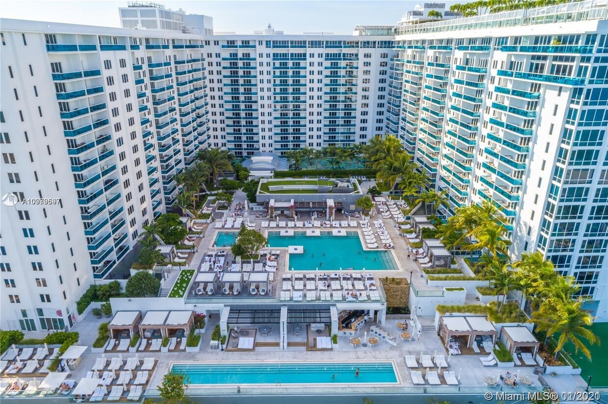 Primary Photo - 2301 Collins Ave