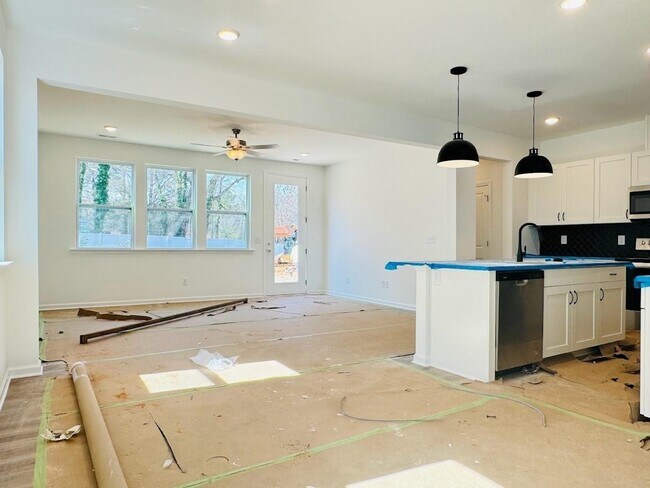 Foto del edificio - Spacious 3-Bed Townhome with Double Garage - Garner