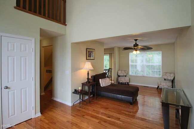 Building Photo - 3 br, 2.5 bath Condo - 8290 Catalpa Ridge ...