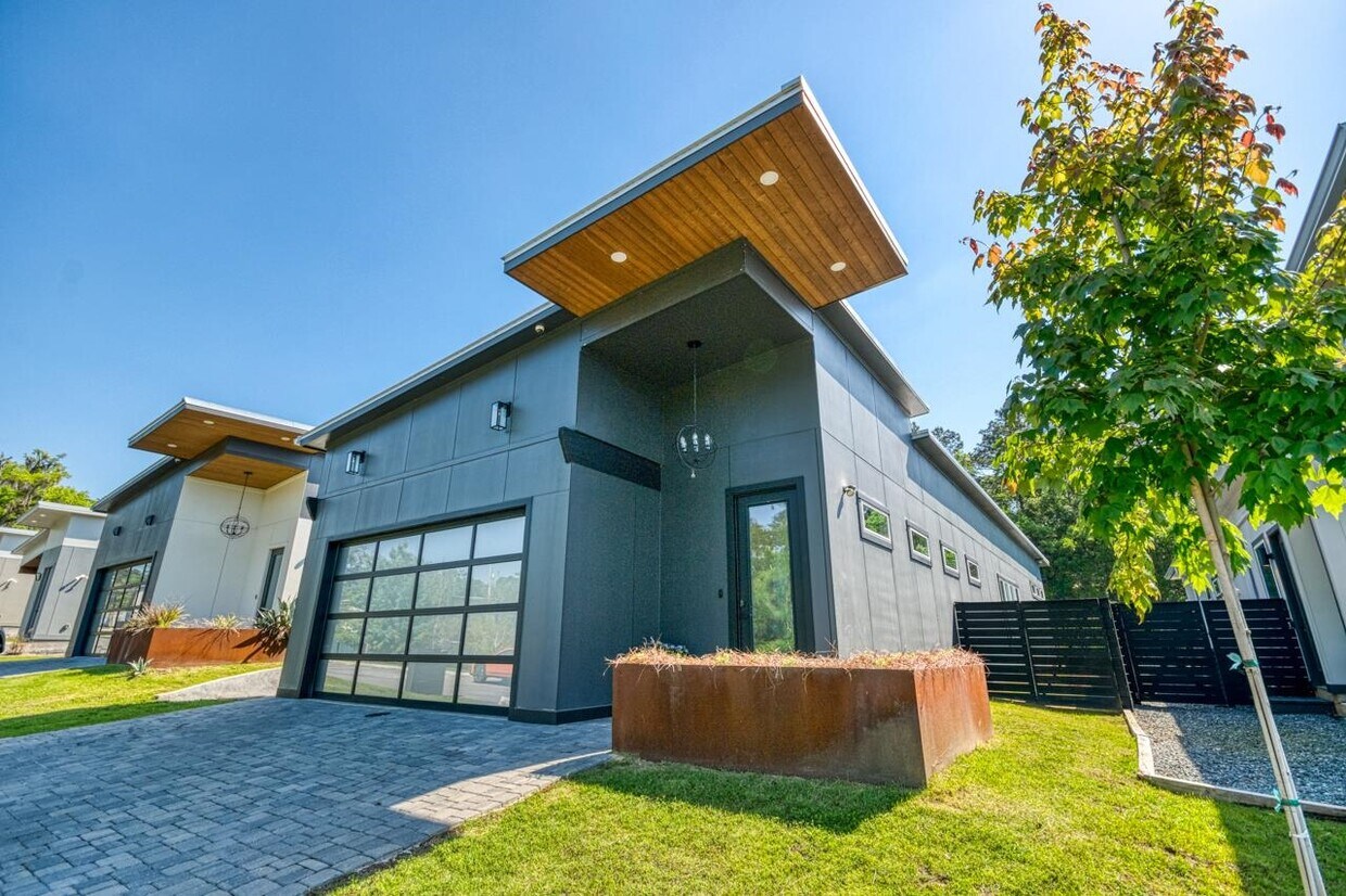 Foto principal - 2307 Lake Hall Rd