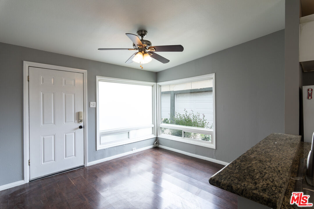 2524 1/2 S Dunsmuir Ave, Los Angeles, CA 90016 Room for Rent in Los