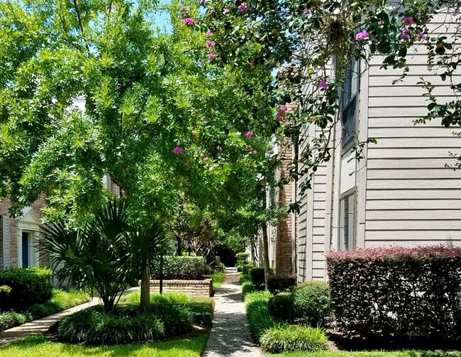 Building Photo - 1201 McDuffie St