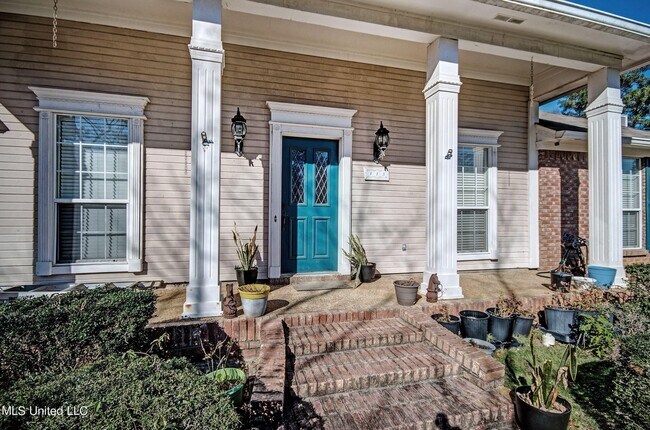 Building Photo - 113 Formosa Dr