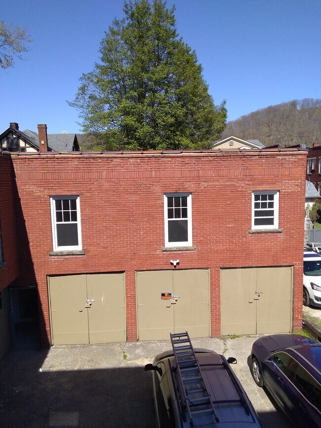 Apt #8 - 1634 Virginia St E