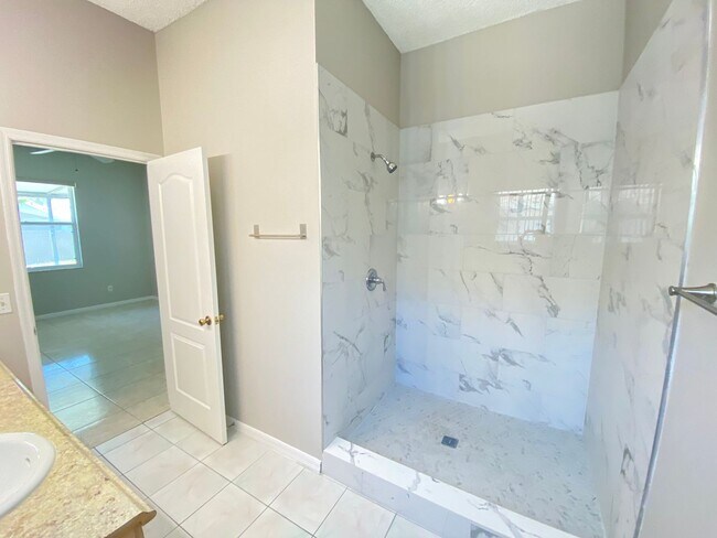 Foto del edificio - Available Now! 3/2 Home Near Hunter's Creek and OIA