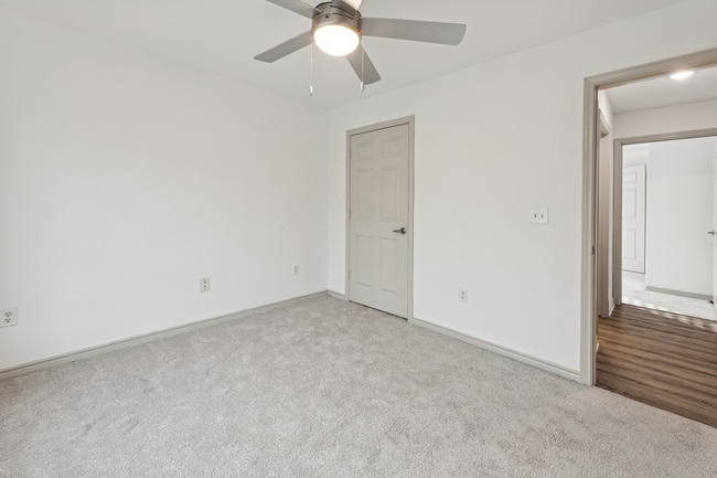 Building Photo - Z - Eagles Landing