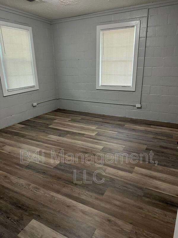 Foto del edificio - 905 East 8th Street