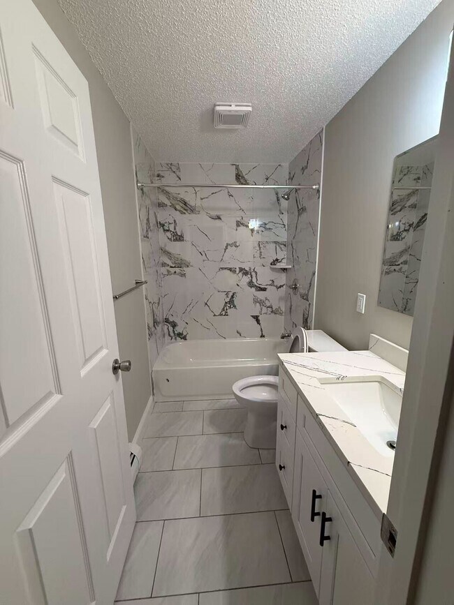 Building Photo - 7 Saint James Pl